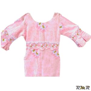 Robe longue en brodé rose cintrée à motif fleurit avec manche 3/4. (tenue africaine)