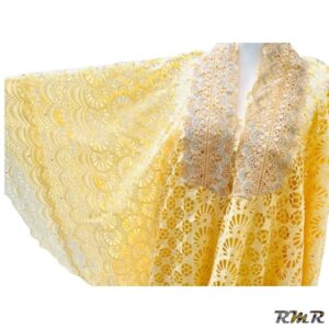 Tunique en brodé mary Gueye jaune or avec garniture sur le cou et poitrine avec foulard. T38 (tenue africaine)