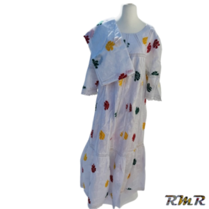 Robe longue blanche en brodé léger manche 3/4. T48 (tenue africaine)