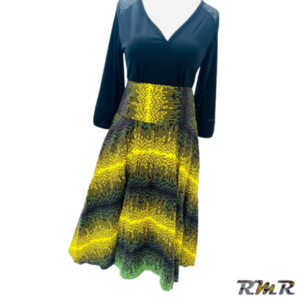 Jupe taille haute midi en wax de couleur vert/jaune/marron dominante évasée. T36 (tenue africaine)