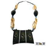 Collier en perle avec pendentif en bois (tenue africaine)