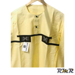 Chemise africaine homme jaune avec motifs marrons sur le buste. Manches longues, Taille L. (tenue africaine)